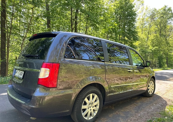 Chrysler Town &amp; Country cena 66000 przebieg: 243931, rok produkcji 2015 z Ostróda małe 137